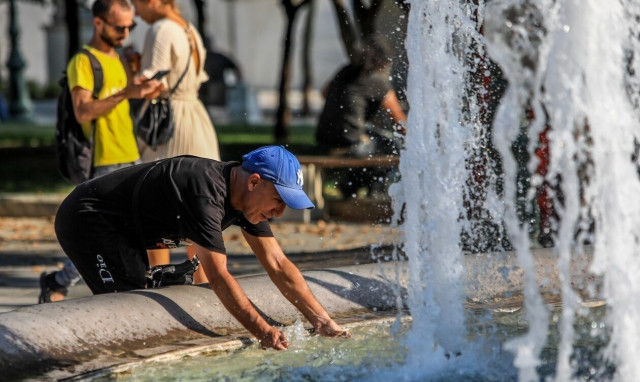 Καύσωνας Κλέων - Αττική: Τουλάχιστον πέντε θερμοπληξίες και δέκα λιποθυμικά επεισόδια