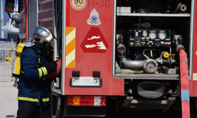Πυρκαγιά στη Γλυφάδα - Στις φλόγες τυλίχθηκε διαμέρισμα