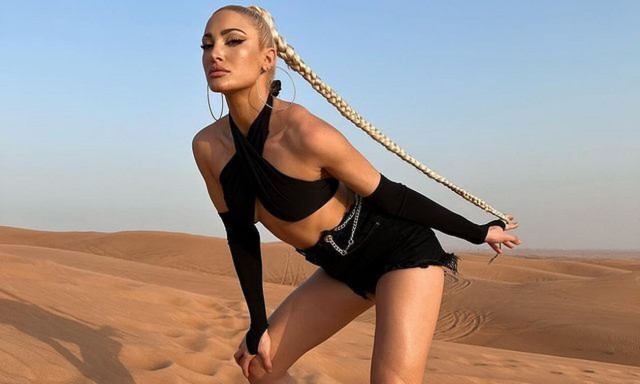 Ιωάννα Τούνη: Δείχνει το σώμα της με Photoshop και χωρίς - «Μην συγκρίνετε τον εαυτό σας με καμία»