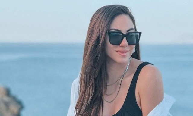 Ευρυδίκη Βαλαβάνη: Ποζάρει με μαγιό και κάνει τον καύσωνα να «ιδρώσει»