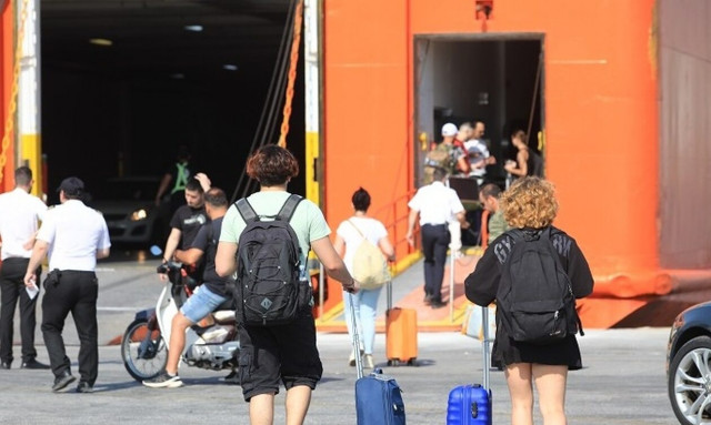 Κατόπιν εορτής τα πακέτα προσφορών των ακτοπλόων: Δυσαρεστημένοι οι επιβάτες (vid)