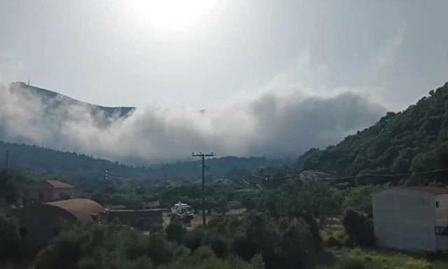 Θαλάσσιος καπνός «περικύκλωσε» την Ιθάκη