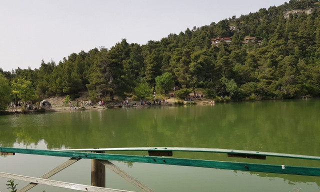 Καύσωνας Κλέων: «Εκρηκτικό» μείγμα ξηρασίας και ανέμων – Μεγάλος κίνδυνος πυρκαγιάς