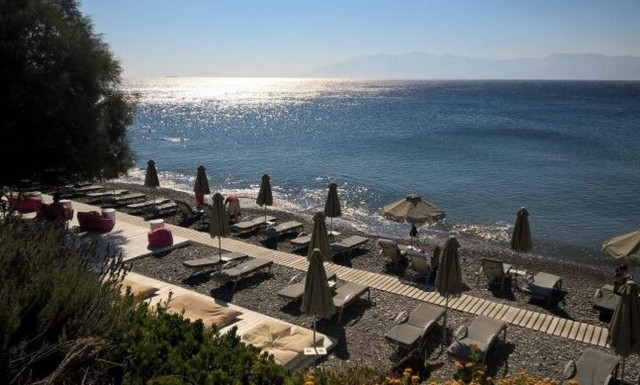 Το ελληνικό νησί της χαλάρωσης με τις θεϊκές, κρυφές γωνιές