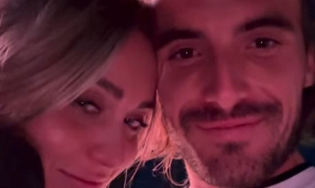 Το καυτό φιλί του Τσιτσιπά με την Μπαδόσα