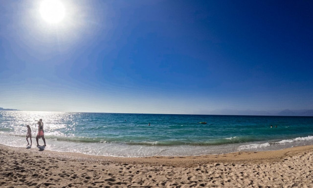 Πόσο νερό θα πρέπει να πίνεις καθημερινά κατά τη διάρκεια του καύσωνα