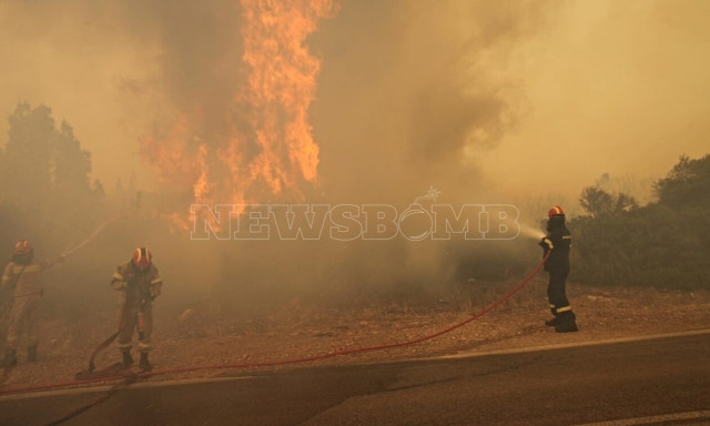 Φωτιά στον Κουβαρά: «Καίγονται τα πρώτα σπίτια», λέει ο Δήμαρχος Σαρωνικού