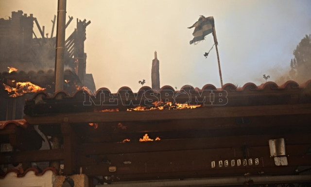 Φωτιά στο Λαγονήσι: Συγκλονιστικές φωτογραφίες από την πύρινη λαίλαπα