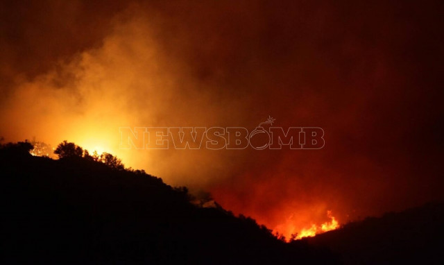 Φωτιά τώρα - Δήμαρχος Σαρωνίδας: «Η χειρότερη καταστροφή των τελευταίων ετών»
