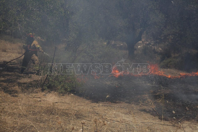 Φωτιά στον Κουβαρά: «Εξαιρετικά δυσμενείς συνθήκες τις επόμενες ώρες» λέει το meteo