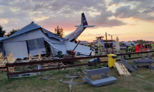 Πολωνία: Πέντε νεκροί και επτά τραυματίες από συντριβή μικρού αεροσκάφους στο υπόστεγο αεροδρομίου