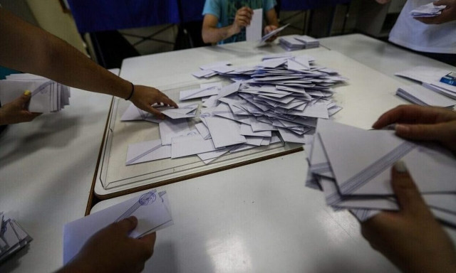 Bill lifting restrictions for Greeks voting from abroad tabled in Parliament