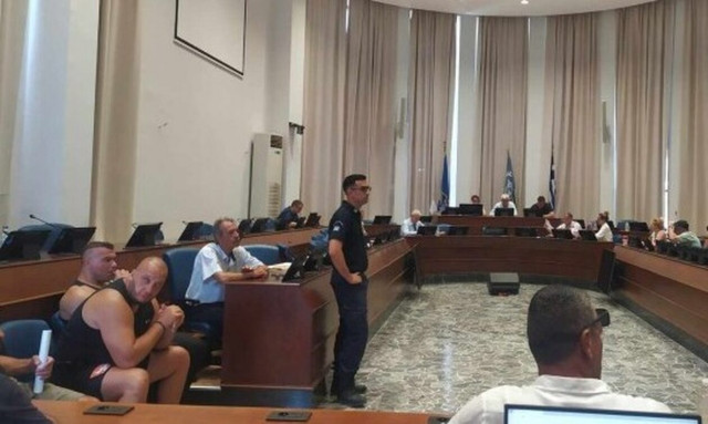 Ρόδος: Επεισόδια και ένταση στη δημοπρασία για τις παραλίες