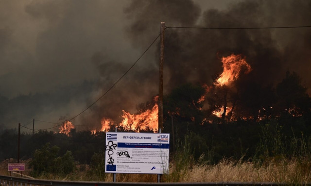 Φωτιά τώρα – Μαρουσάκης: «Εισερχόμαστε στο πιο επικίνδυνο τμήμα της ημέρας»
