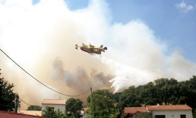 Four CL-415 aircraft from Italy and France arriving in Greece to help it fight fires