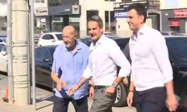 PM Mitsotakis attending broad meeting on fires at Civil Protection Operations center