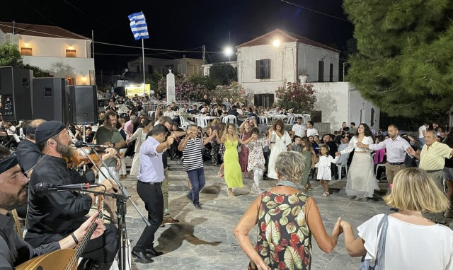 Ξέρουν να γλεντάνε στο Μοναστηράκι Ρεθύμνου – Πάνω από 800 άτομα στο πανηγύρι της Αγίας Μαρίνας!