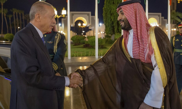 Ερντογάν: Η περιοδεία του «σουλτάνου» στον Περσικό Κόλπο και η δίψα της Άγκυρας για πετροδολάρια