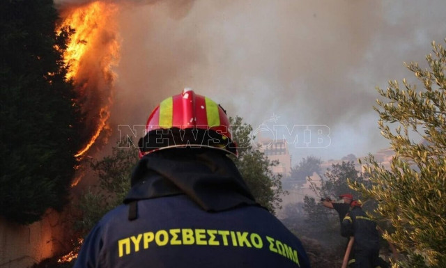 Μεγάλη η φωτιά στα Δερβενοχώρια, κατευθύνεται προς Οινόη και Μαγούλα