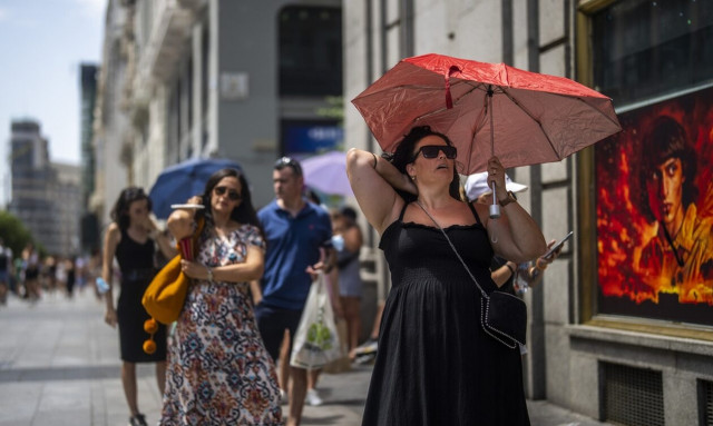 Κλιματική κρίση: Καύσωνας, φωτιές και πλημμύρες «πολιορκούν» όλη την υφήλιο