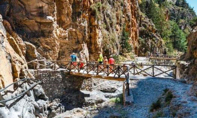 Τραγωδία στην Κρήτη: Περιπατητής άφησε την τελευταία του πνοή στο φαράγγι της Σαμαριάς