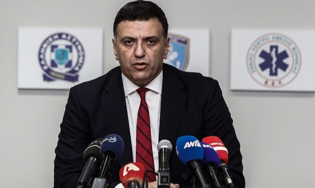 Kikilias calls on citizens to support the efforts of the Fire Brigade