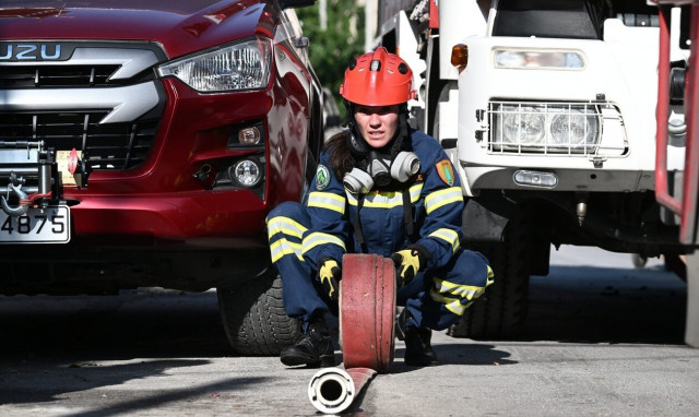 Έκτακτες κυκλοφοριακές ρυθμίσεις: Πού υπάρχει διακοπή κυκλοφορίας λόγω των πυρκαγιών