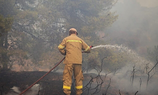 Φωτιά στη Ρόδο: Ακυρώθηκε η εκκένωση στον Απόλλωνα