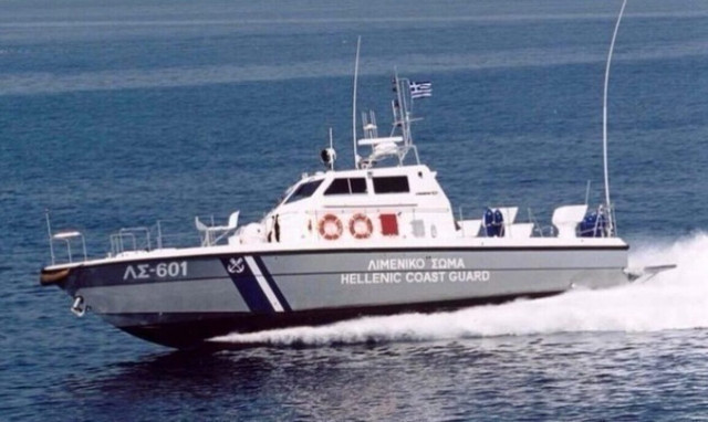 Greek Port Authority stops dinghy with 16 migrants off Rhodes