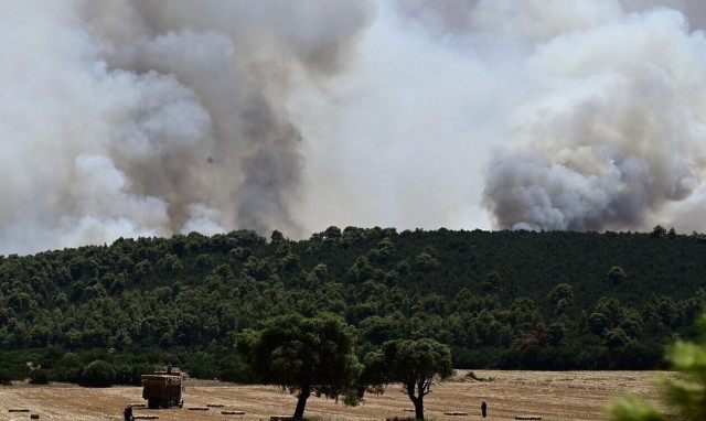 Φωτιά τώρα: Μεγάλη αναζωπύρωση στα Δερβενοχώρια