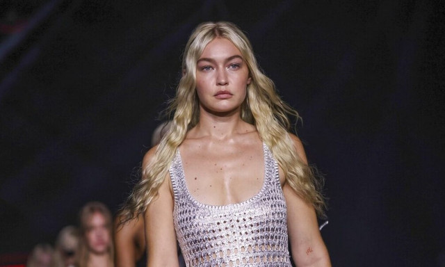 Τζίτζι Χαντίντ: Πόζαρε ανέμελη με μπικίνι μετά την είδηση για τη σύλληψή της - «Τέλος καλό όλα καλά»