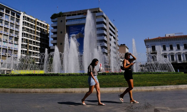 Δήμος Αθηναίων: Όλα τα μέτρα προστασίας από τον καύσωνα - Πού θα βρείτε κλιματιζόμενες αίθουσες