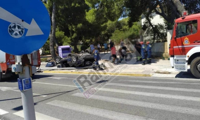 Τροχαίο δυστύχημα στη Λεωφόρο Μαραθώνος - Ηλικιωμένη οδηγός εμβόλισε δύο ΙΧ