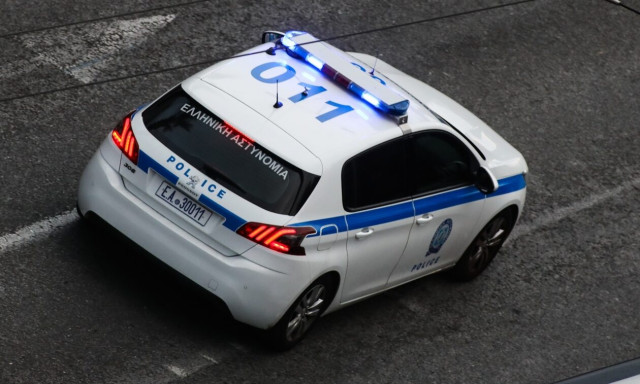 Βόλος: Ηλικιωμένος οδηγούσε «τύφλα» στο μεθύσι και καρφώθηκε σε σταθμευμένο αυτοκίνητο