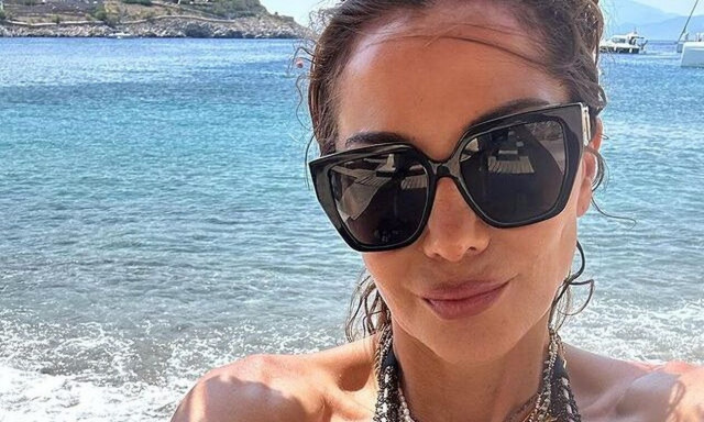 Δέσποινα Βανδή: Διακοπές στην Κρήτη με τον Βασίλη Μπισμπίκη και την Μελίνα Νικολαΐδη