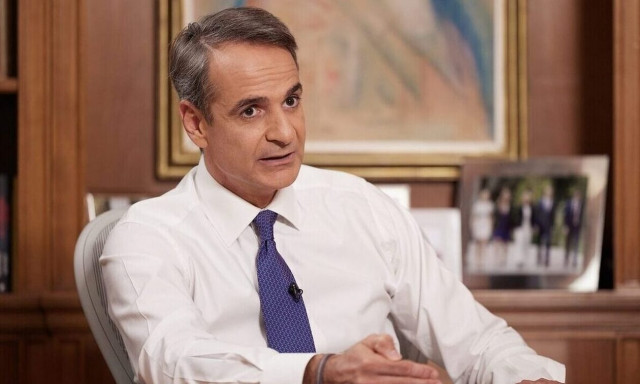 PM Mitsotakis visits environment and energy ministry, announces planned measures to protect forests