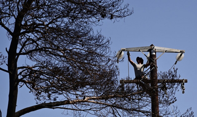 Καύσωνας και φωτιές «δοκιμάζουν» το ηλεκτρικό σύστημα - Σε επιφυλακή για black out
