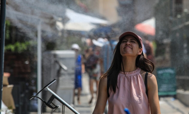 Καύσωνας: Έρχονται θερμοκρασίες που «σπάνε ρεκόρ» - «Μπορεί να δούμε και 48 βαθμούς Κελσίου»