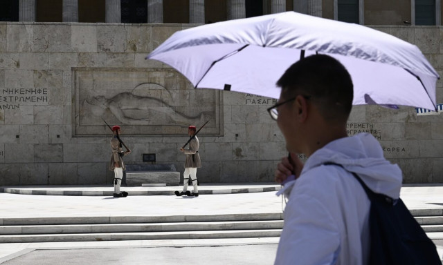 Καύσωνας: Οδηγίες από το υπουργείο Υγείας - Προσοχή σε βρέφη και παιδιά κάτω των 3 ετών