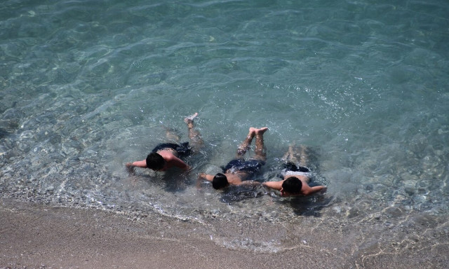 Πόσο αντέχει το ανθρώπινο σώμα τον καύσωνα και τι μπορεί να του συμβεί