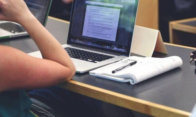 Έμμισθοι δικηγόροι: Παραμένουν η μόνη κατηγορία λειτουργών χωρίς καμία μισθολογική προαγωγή