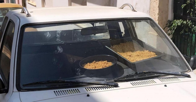 Μόνο στην Κρήτη τέτοιες πατέντες: Άπλωσαν τραχανά μέσα στο αυτοκίνητο!