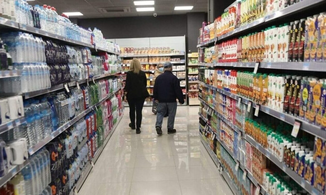 Ακρίβεια: «Φωτιά» οι τιμές στα βασικά προϊόντα - Αντιμέτωπα με «τσουνάμι» ανατιμήσεων τα νοικοκυριά