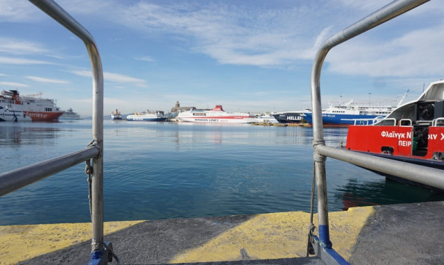 Πειραιάς: Σώος περισυνελέγη ο άνθρωπος που έπεσε στο λιμάνι