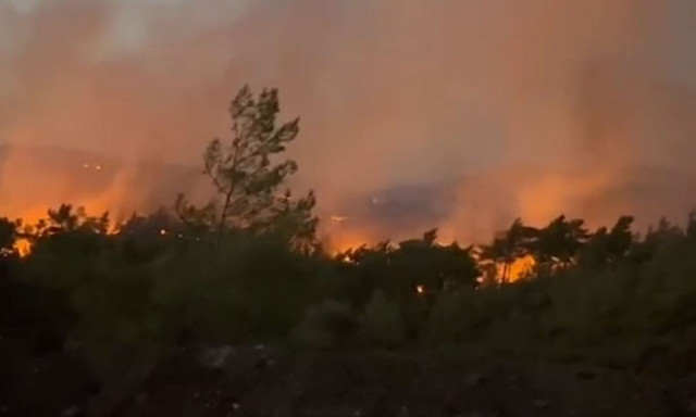 Ρόδος: Μήνυμα του 112 για εκκένωση του χωριού Λάερμα - Ενισχύονται οι πυροσβεστικές δυνάμεις