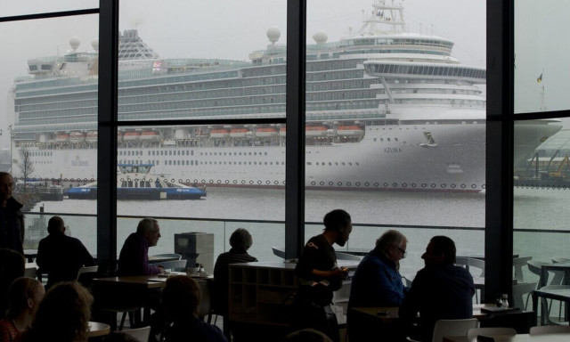 Άμστερνταμ: «Μπλόκο» στα κρουαζιερόπλοια για να μειώσει ρύπανση και τουρίστες - «Θυμίζουν ακρίδες»