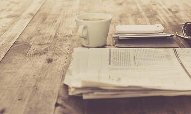 Πρωτοσέλιδα εφημερίδων: Οι εικόνες καταστροφής από τις πυρκαγιές, το ξεπάγωμα των τριετιών