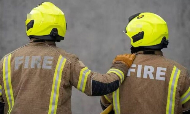 Θεσσαλονίκη: Δύο πυροσβέστες λιποθύμησαν ενώ έσβηναν τη φωτιά στον Προφήτη