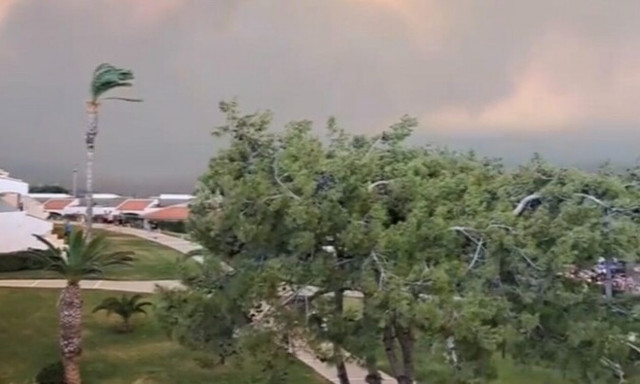 Ρόδος: Επιτάσσονται όλα τα σκάφη από το λιμεναρχείο - Στην περιοχή όλα τα λεωφορεία της ΡΟΔΑ