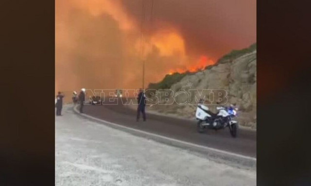 Φωτιά στη Ρόδο: Έφτασαν στη θάλασσα οι φλόγες - Εικόνες «αποκάλυψης» στη Γλύστρα (vid - pics)